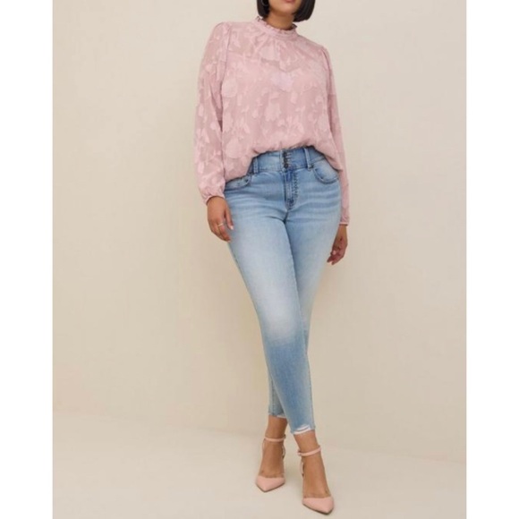 🆕 Chiffon Clip Floral Bubble Hem Blouse NWT Torrid New! - Picture 2 of 6